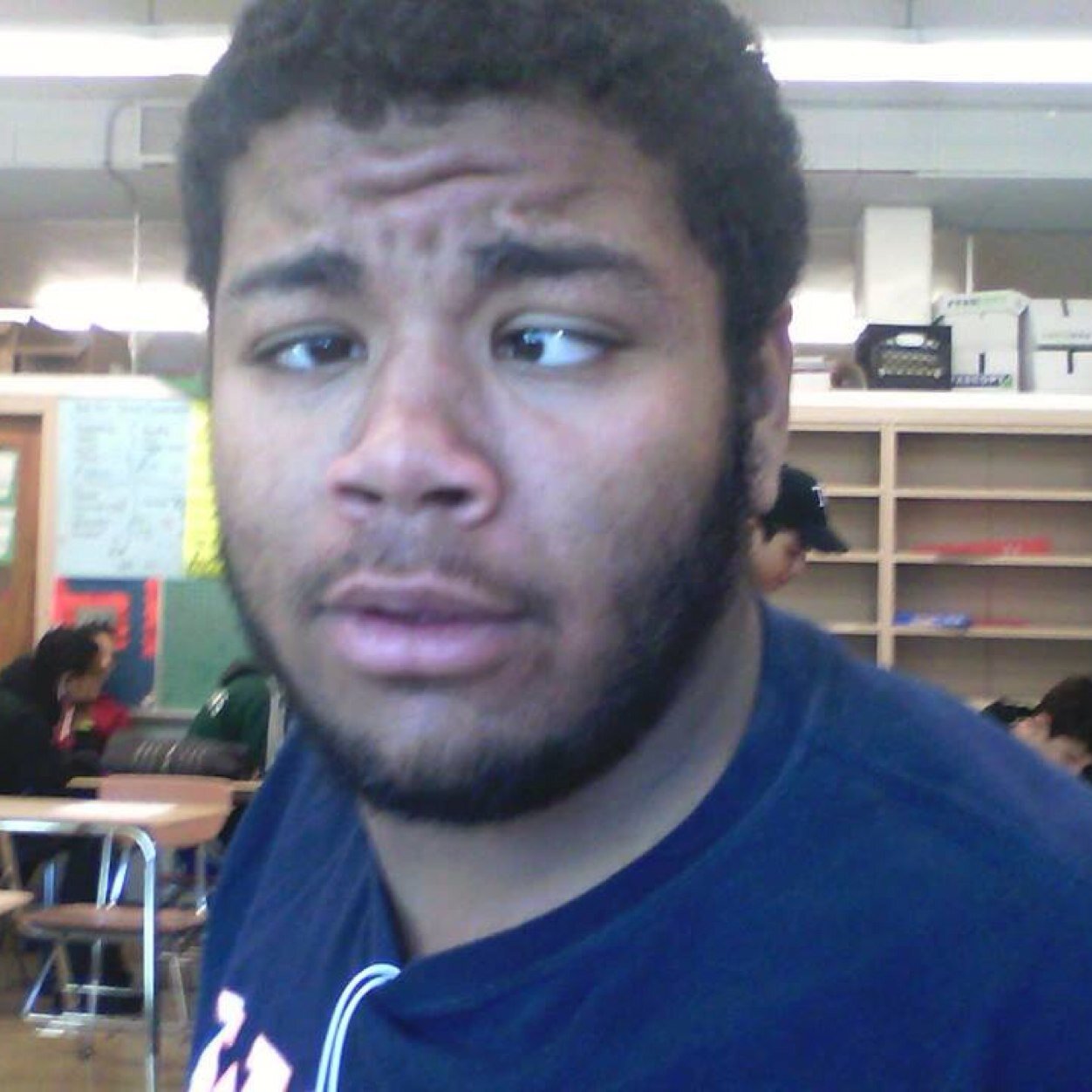FIFA13 ALL DAY ERDAY MY gamertag xbox : Xc Feared. I play varsity football, I play Knose. Get'n tackles errr day. 16 yrs old. NOT a huge fan of twitter doe.