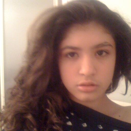 Hey my name is shailin and I live in Canada. follow me I'll follow back:)))