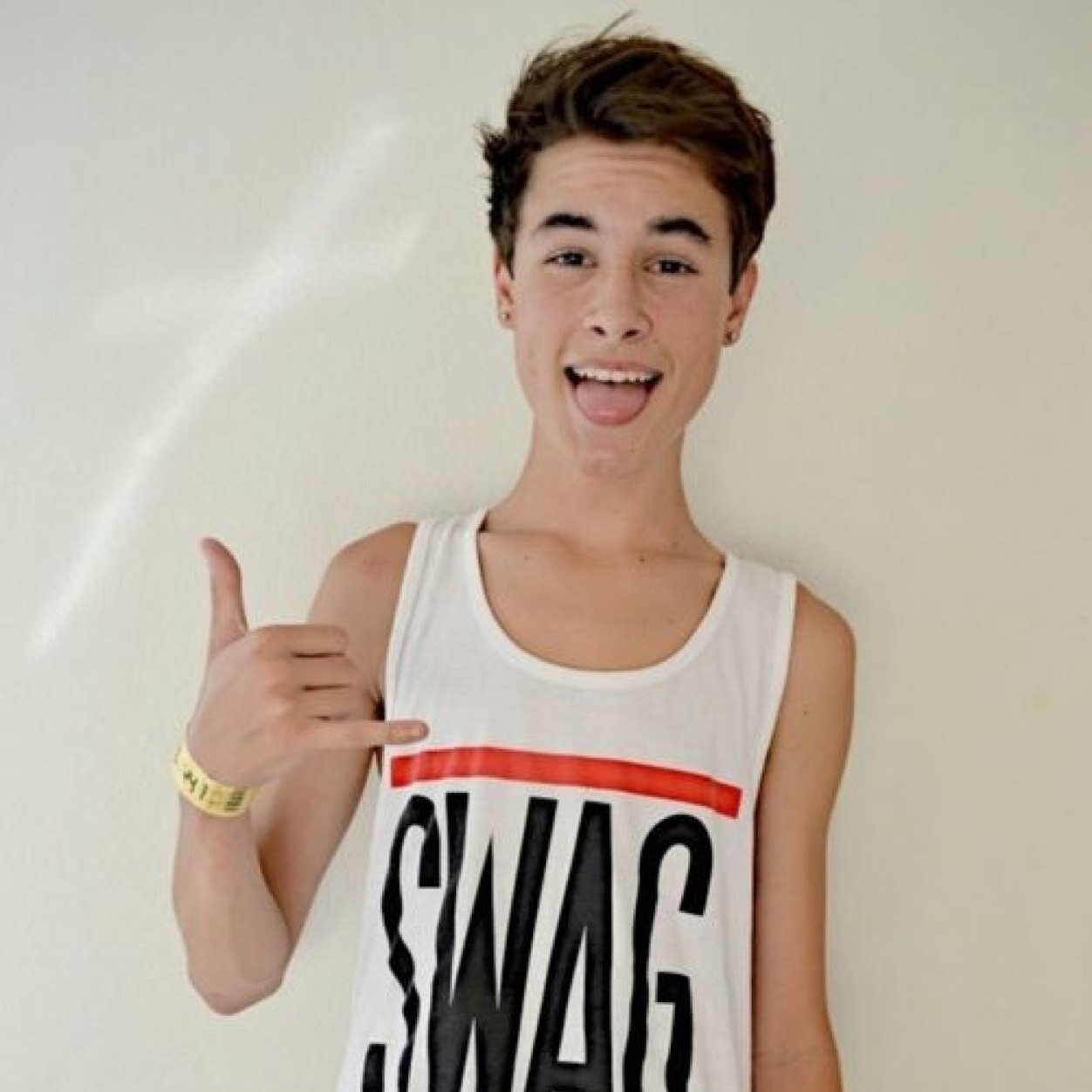 ourcloudylife_'s profile picture. тнe 1975 // тнe nвнd // тeen wolғ // o2l