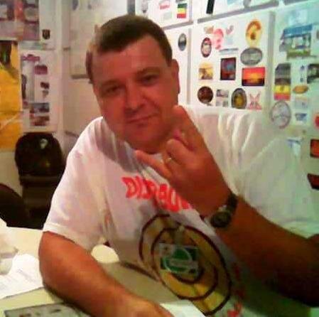 Headbanger from Brasil ..... drummer ... listen thrash, death & heavy metal ... like racing cars, trucks, bikes, and drink beer ... Visit my blog GUARANÁ METAL: