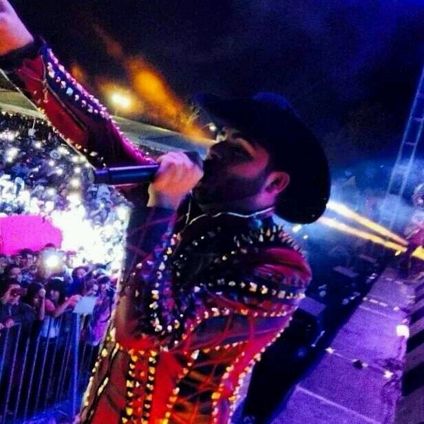 Gerardo Ortiz es mi vida  este twitter es para que sienta nuestro apoyo por lo menos por este medio y las redes sociales :))