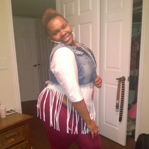 FOLLOW LIL BRITTNEY AND LIL COOL ASS BRITTNEY WILL FOLLOW YHU BACC :-)  #FREE MI BVG THUGG