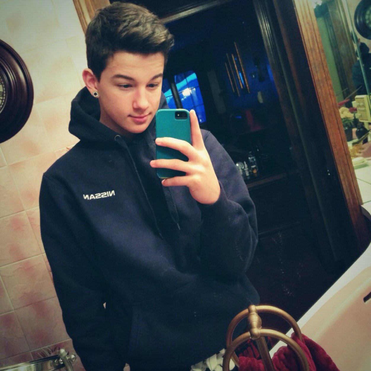 follow @nickalvess_ and youll get another free follow