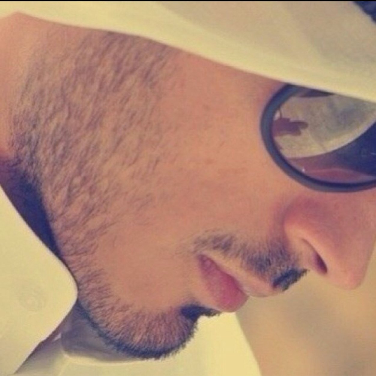ٰ على سبيل السر أحبك، على سبيل الحظ لست هنا لتقرأها ♡ PIN:2965F233