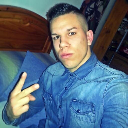 Aqui no importa quien seas o tu nombre... Aqui el que mata no muere y el que muere es como un hombre..