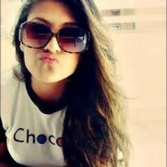 Adoro sair com minhas amigas,comer pizza....