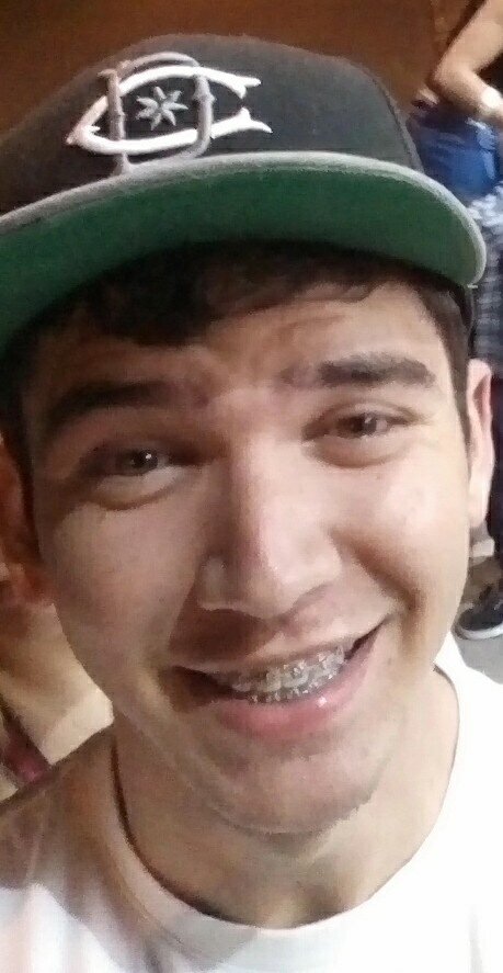 Eu ? Boa pergunta !

Sou αquele que você nunca serα.
Posso nαõ ser perfeito,
Mαis sαõ os meus defeitos que fαzem eu ser único.