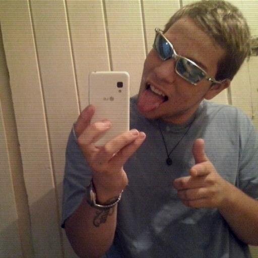 _M4L0QU3IR0 N4T0 ♪ 
- MЄℛGULHƋ NO LUXΘ ♫.♫