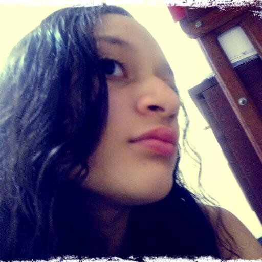 Especiais são as pessoas que te fazem sorrir.
— Paramore.