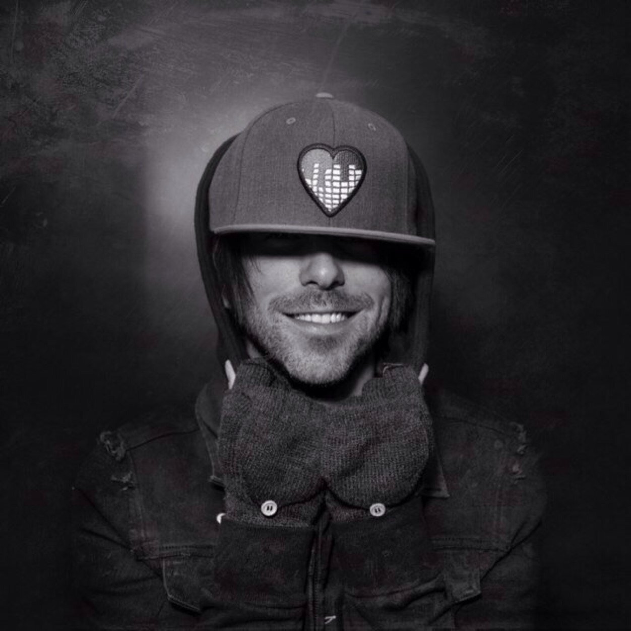 distcnt's profile picture. approximately 10 minutes late to everything.