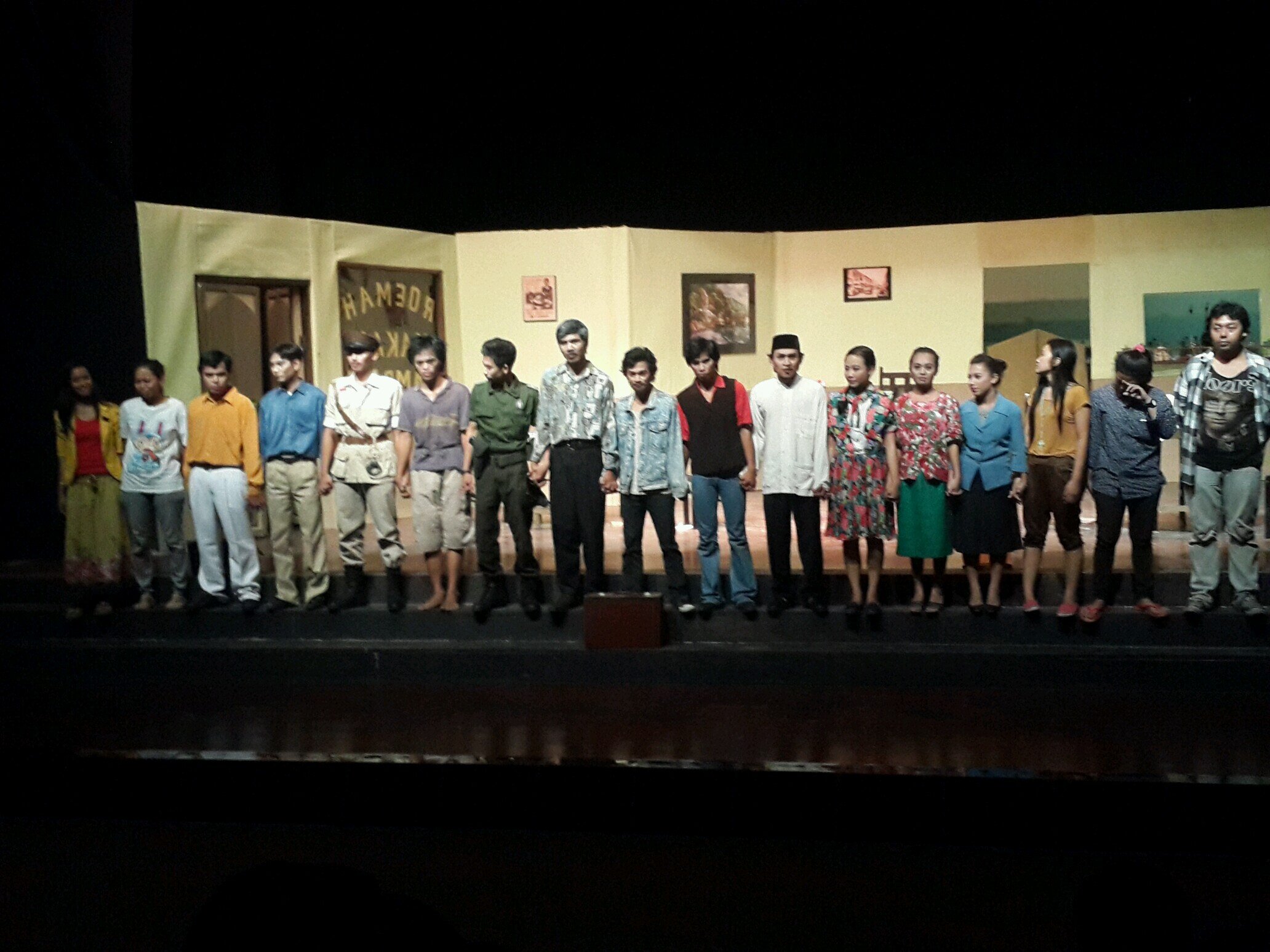 mahasiswa/i jurusan teater angokatan 2013 ( TERAS ) info contact  513C8AA8