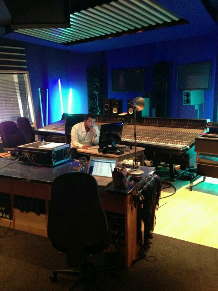 MoeFaisall's profile picture. Multi Platinum Music producer & Song writer Moe Shizzle,Moe dizzle,Moefazzle,Moe Money In a studio somewhere