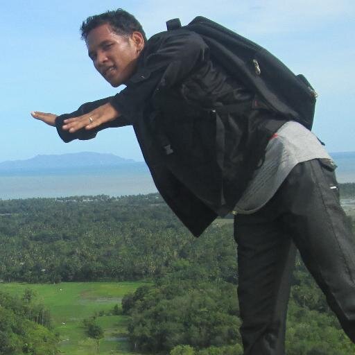 Karyawan Swasta, Tidak Merokok, Suka Sepak Bola, Alumni NHKBP Dolok Nauli Resort Pinangsori, Cinta Erika Lissawati Hutasoit