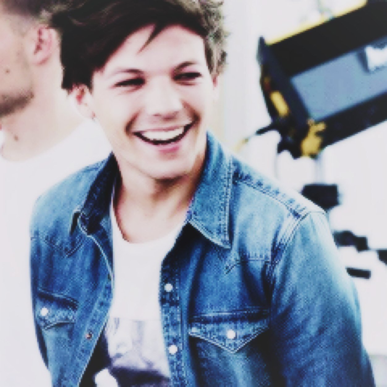 follow @uniquelyliam please ily little muffins :D