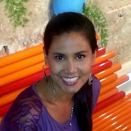 Arquitecta de profesión, soñadora por decisión, viajera y lectora por pasión y luchadora por convicción.