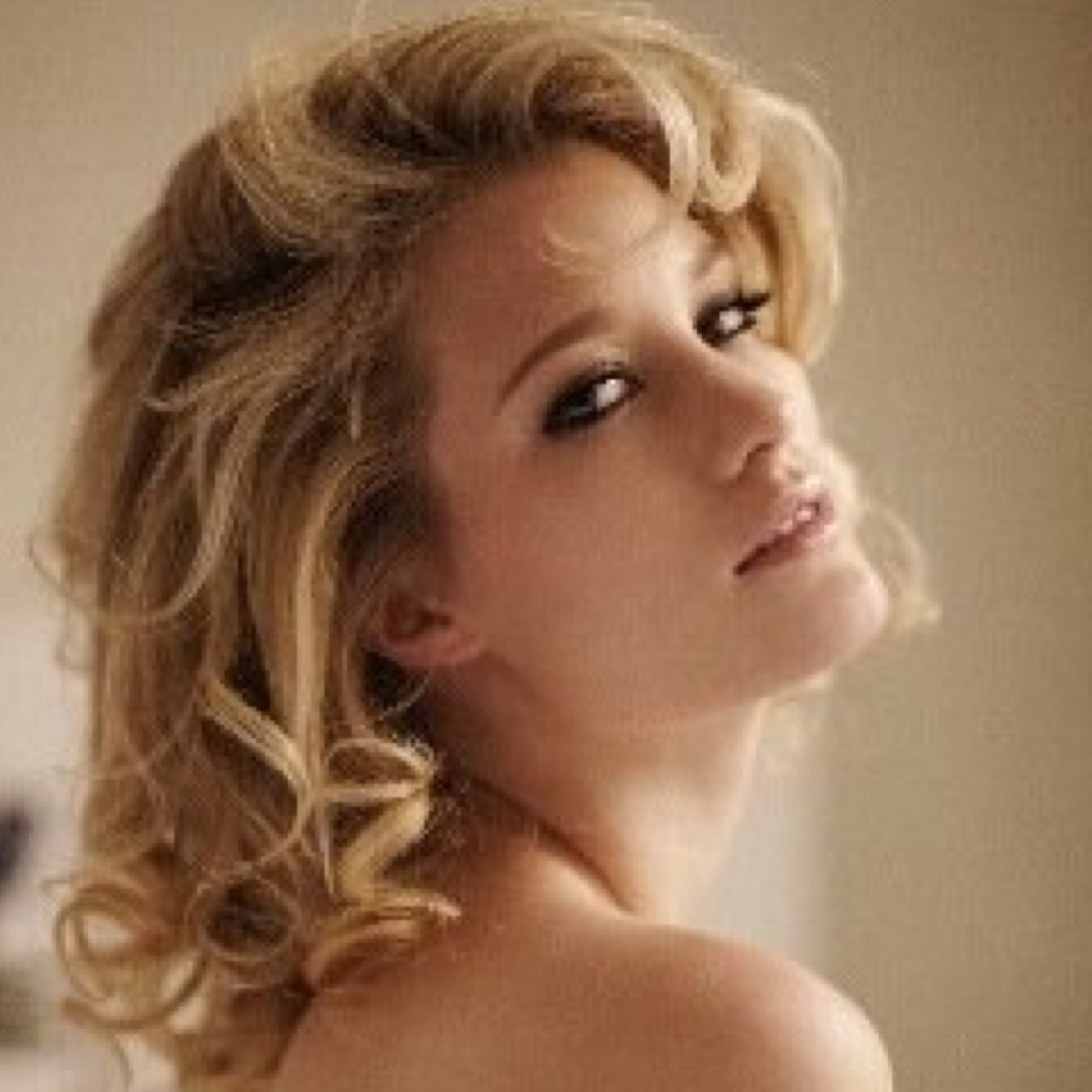 Ashley hinshaw hot