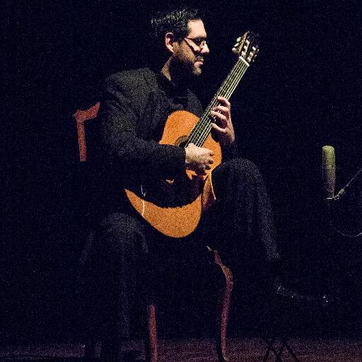 Licenciado en Artes Musicales (UNA- Bs As- Arg) Profesor de Guitarra Clásica, Historia de la Música y Armonía.