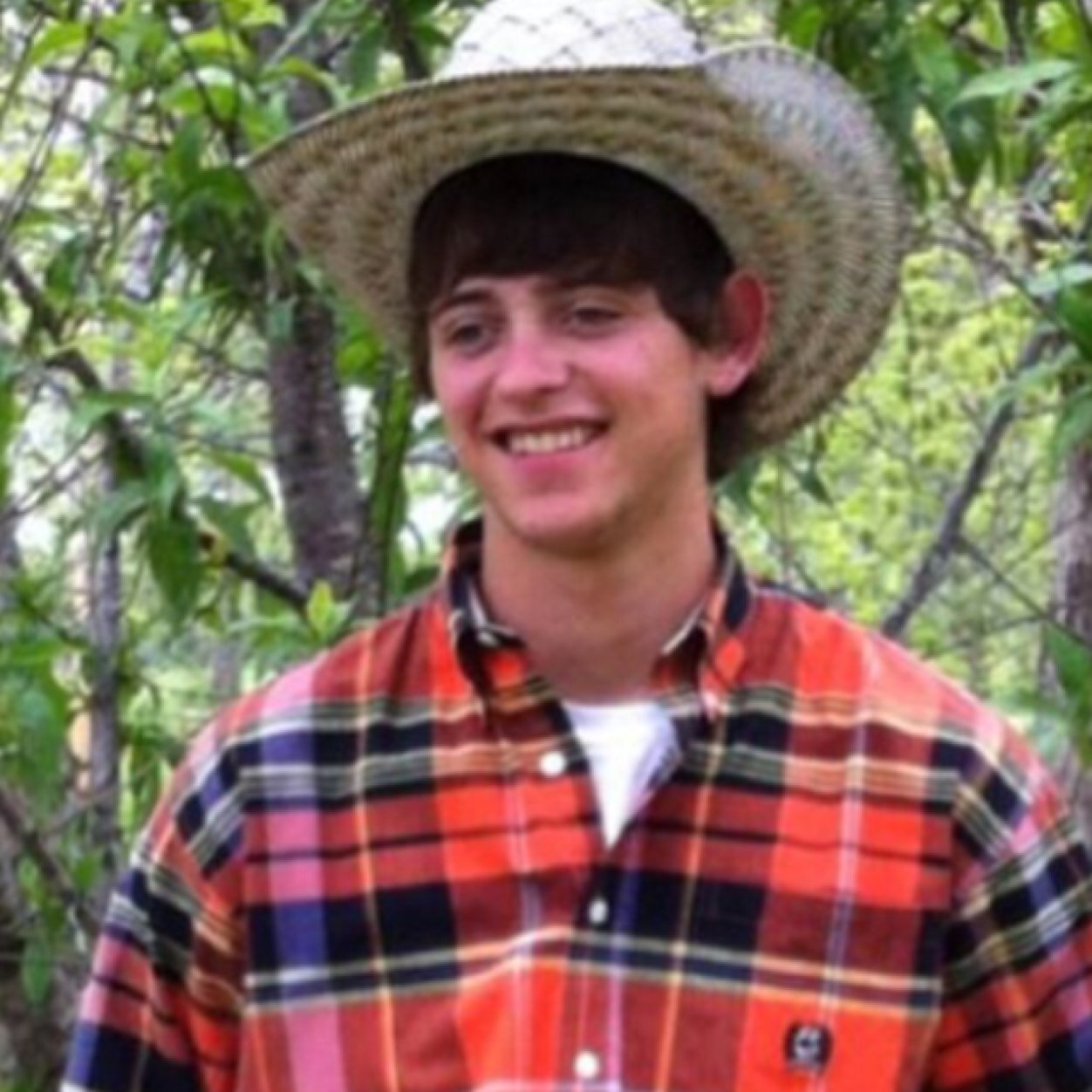 twofeet1234's profile picture. Team roping is life..but i also love to hunt fish and just hangout with friends..and drink a few every now and then!