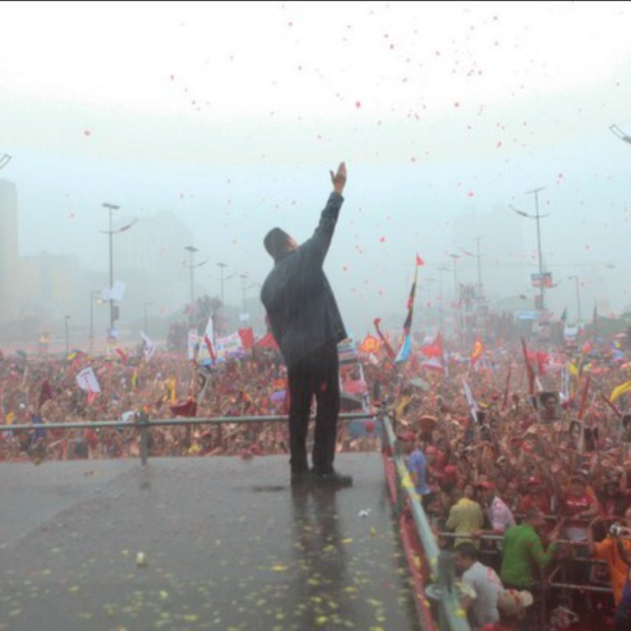 LUCHADOR SOCIAL Y COMPROMETIDO CON LA REVOLUCION Y EL GRAN PROYECTO SIMON BOLIVAR..