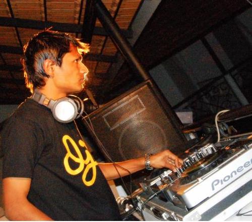 Dj,producer,net bug,gadget freak...