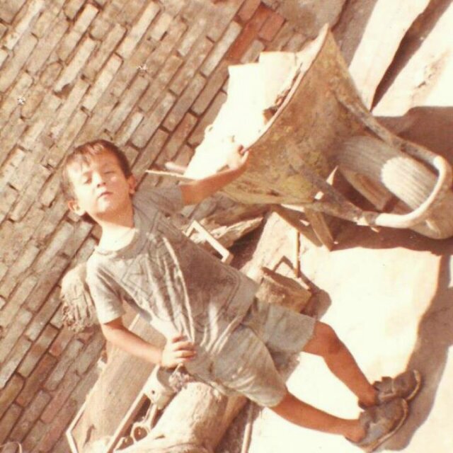 Arquitecto de profesión, constructor de corazón, lo imposible lo hago de inmediato en los milagros tardo un poco mas