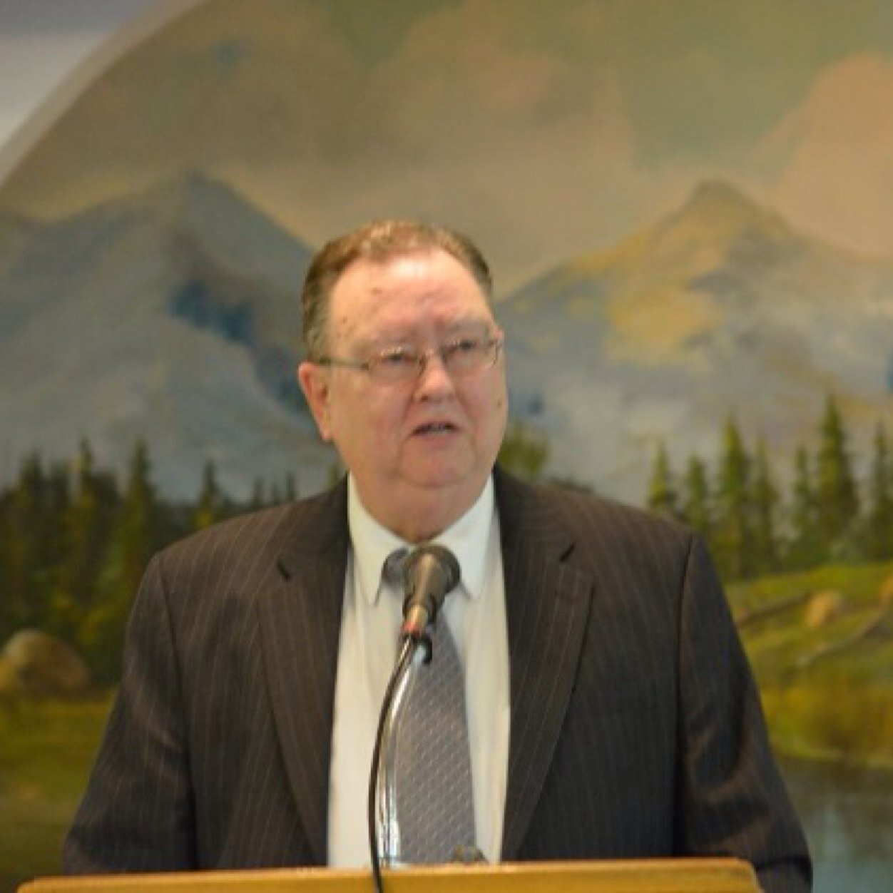 Are you looking for a new and exciting church? Everybody is Somebody at Lakewood Baptist. Pastor Dan Jackson invites you to come grow with us at Lakewood.