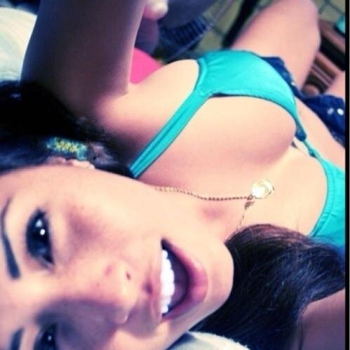 Hey my name is Marisa ... I'm 19, love dancing, hip hop music, Selena Gomez and Miley Cyrus