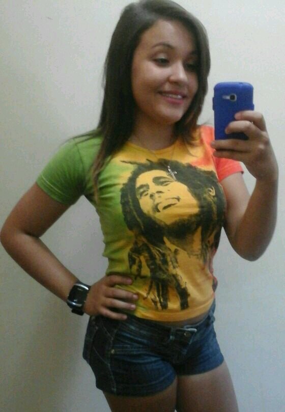 Assumo meus defeitos, Vícios que não largo mais, Você no meu dia-a-dia sei que vai me trazer paz. ♪ _\|/_