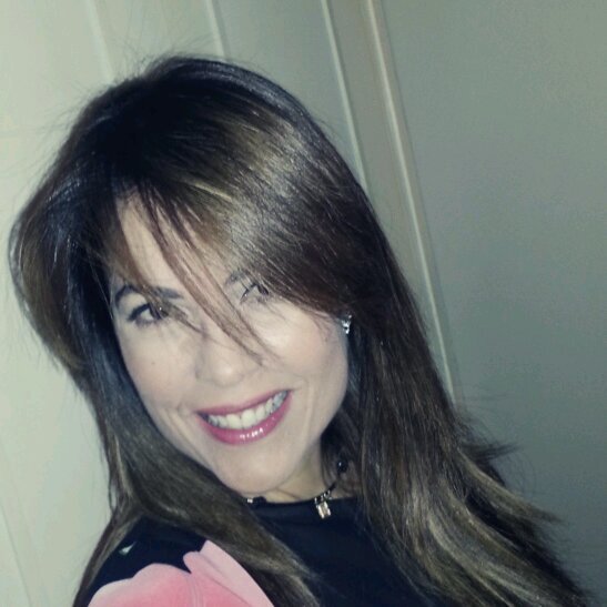 Vivir a plenitud, amante de la amistad, de la buena musica, de la naturaleza, amo a mi familia, el tenis mi pasion y ADORO LA LIBERTAD!!!! VIVA VENEZUELA