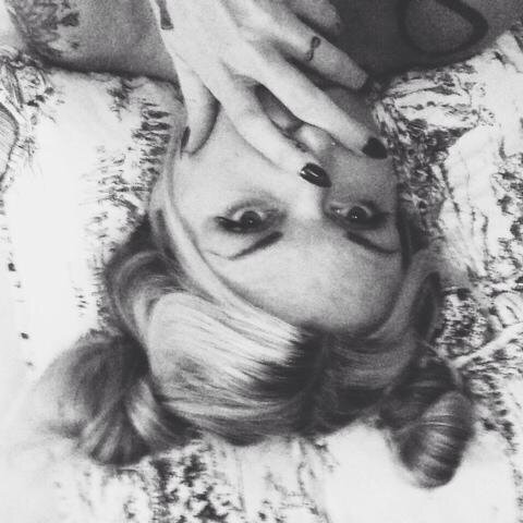 JuliaPlease's profile picture. 