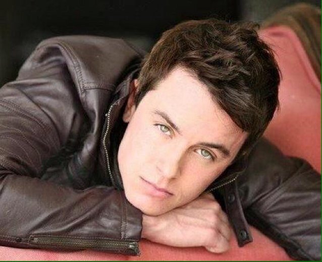 This is a fan account all about Ryan Kelley :) The rising star