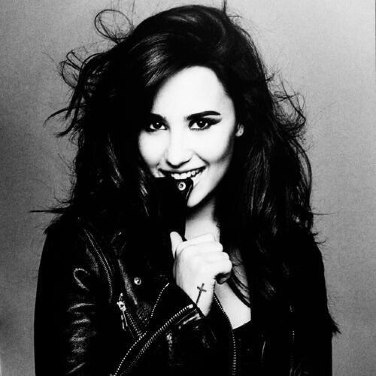 Hey im Demetira :) i love to sing. And i love food. Stay Strong. Xx