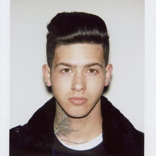 você recebeu um follow grátis, não siga de volta, siga a @itstmillion (se pedir ela segue de volta!) | twitter criado para subir tags e dar follows gratuitos