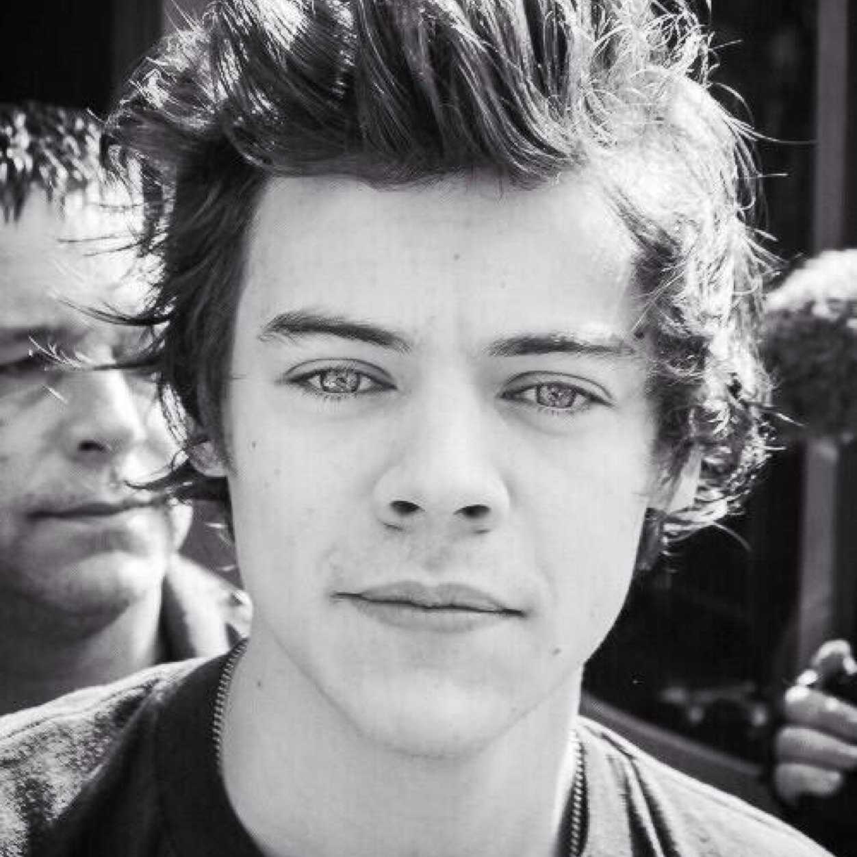 this is a free follow from @SmilingForZarry so could you please follow her and askf or a follow back, thanks