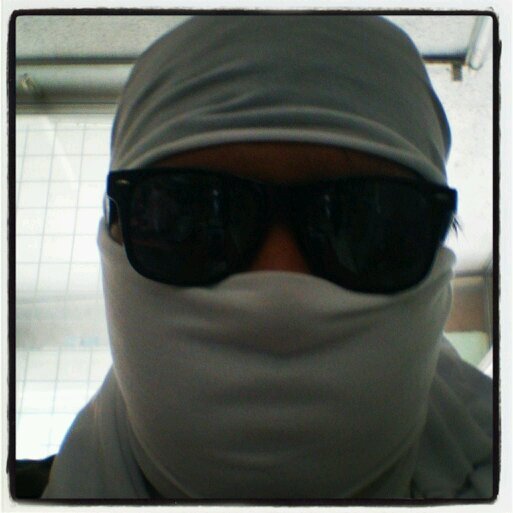 ElotroLari's profile picture. soy el otro, el que vive en mi mente y casi nunca habla, el perverso. El que sin dudarlo te hará dudar.