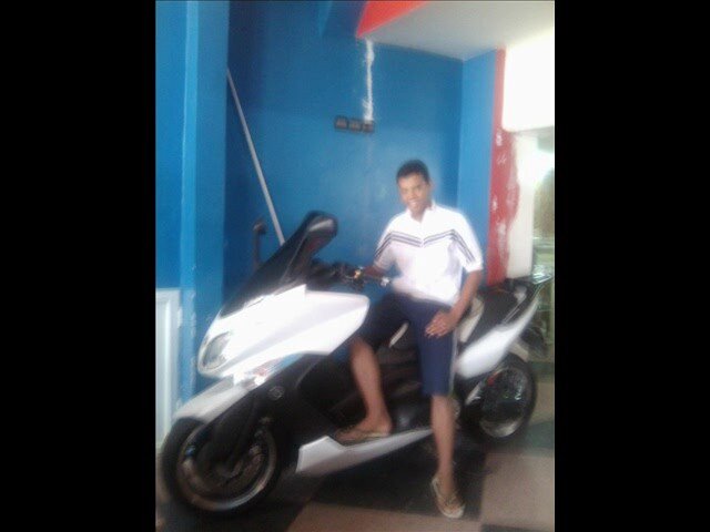 J'ai dit au jeune homme de 19 ans et réside Bmor près de la ville de Marrakech a obtenu un baccalauréat aller au collège et maintenant ...