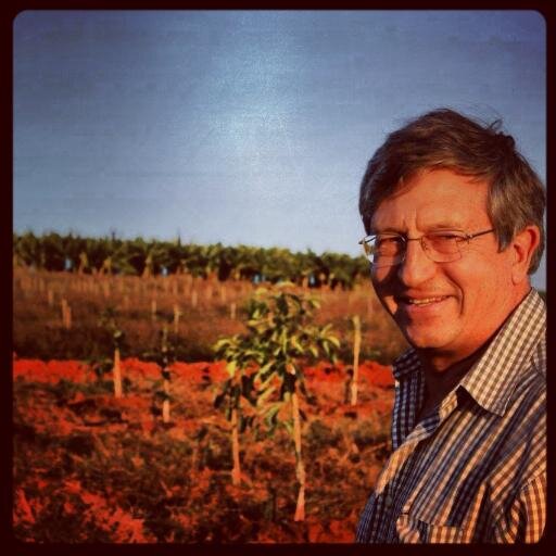 Avocado farmer and nurseryman. Passionately involved in the entire avocado supply chain. Managing Director of family-run Allesbeste Boerdery.