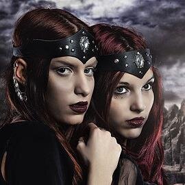 we are the last true heirs to the bethmorren throne, Arya= younger sis, Callisto= older sis by three years , we don't take kindly to threats (Rp acc) (AU)