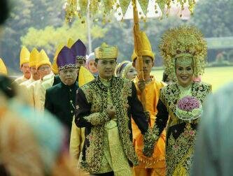 titiksharon's profile picture. Owner: House of Callysta, Lecturer, MC, Adm dan Unit talent, Public Relation, Dubber,penuh kasih sayang