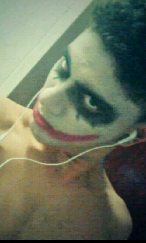 sou lindo trabalho no Mc Donald's namoro com a @isaods e se me seguir sigo de volta moro em Sao Paulo