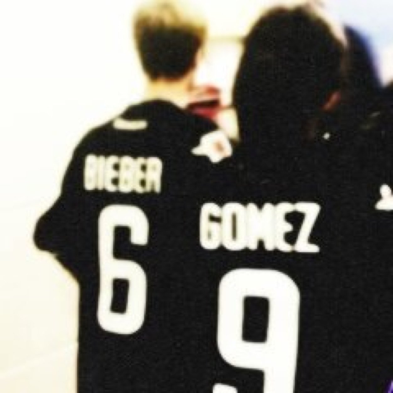 ohfxckbieber's profile picture. perfection has 10 letters but so does janoskians