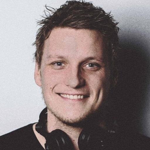 Programledare som hörts på NRJ, och just nu på RIX FM. Datanörd, mångsysslare och allmän livsnjutare
