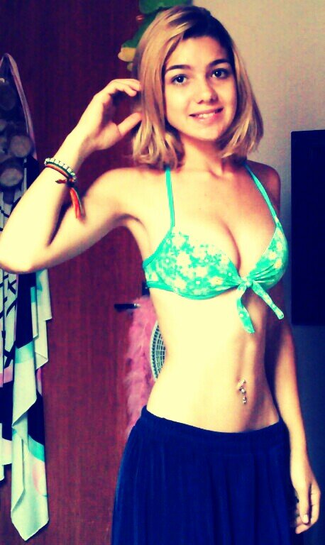 uma menina doce,meiga,educada e carinhosa..mas naoo provoque..sei ser brava,louca,atentada e provocante.. nao me subestime
