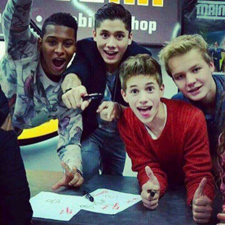 2 beheerders , wifi & food , boybands, caos