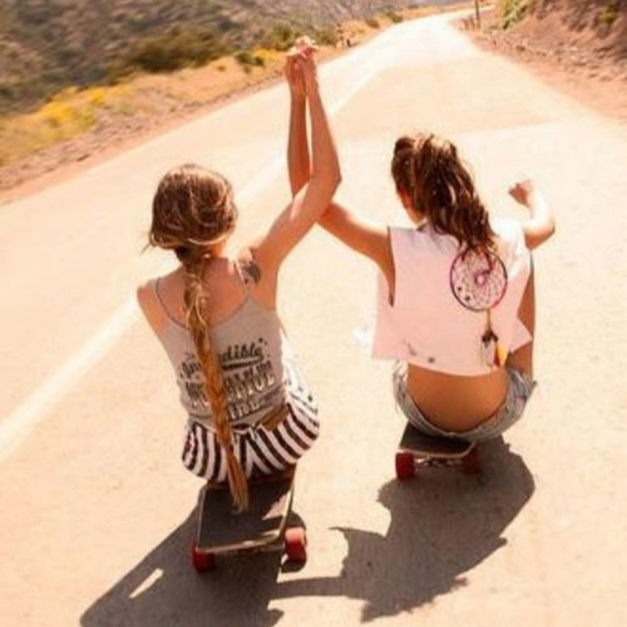 Wil je leuke tweets in je tl? Follow us! •