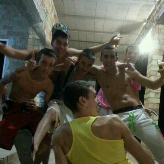 !!!siempre quiero estar contento triste n valgo la penaa¡¡¡