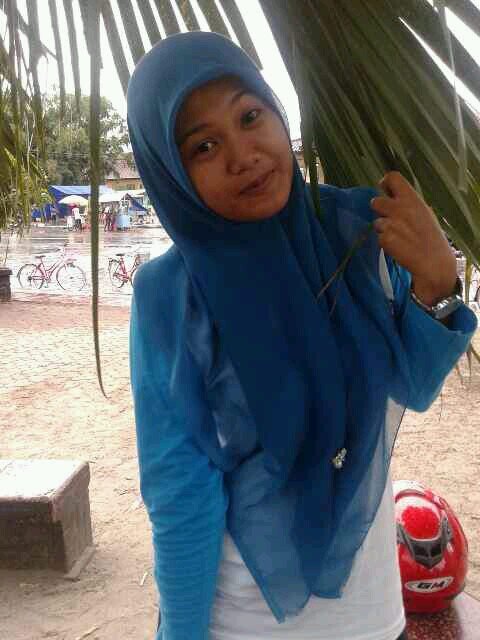 HasnaArani's profile picture. tidak ada yang membatasi diri sendiri kecuali diri sendiri,:)