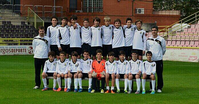 Delantero del infantil A del Burgos CF. Seguidor del Real Madrid y del Chelsea de Didier Drogba ,mi idolo por y para siempre .