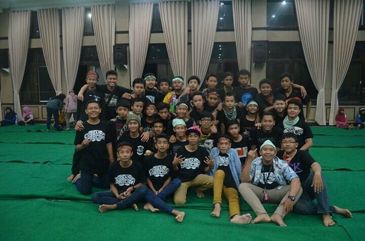 We will NEVER GIVE UP to get our dreams | dipuji jika membanggakan, dimaki jika melakukan kesalahan. this is SOFLENS (songo-F elegant)#FFUN2014