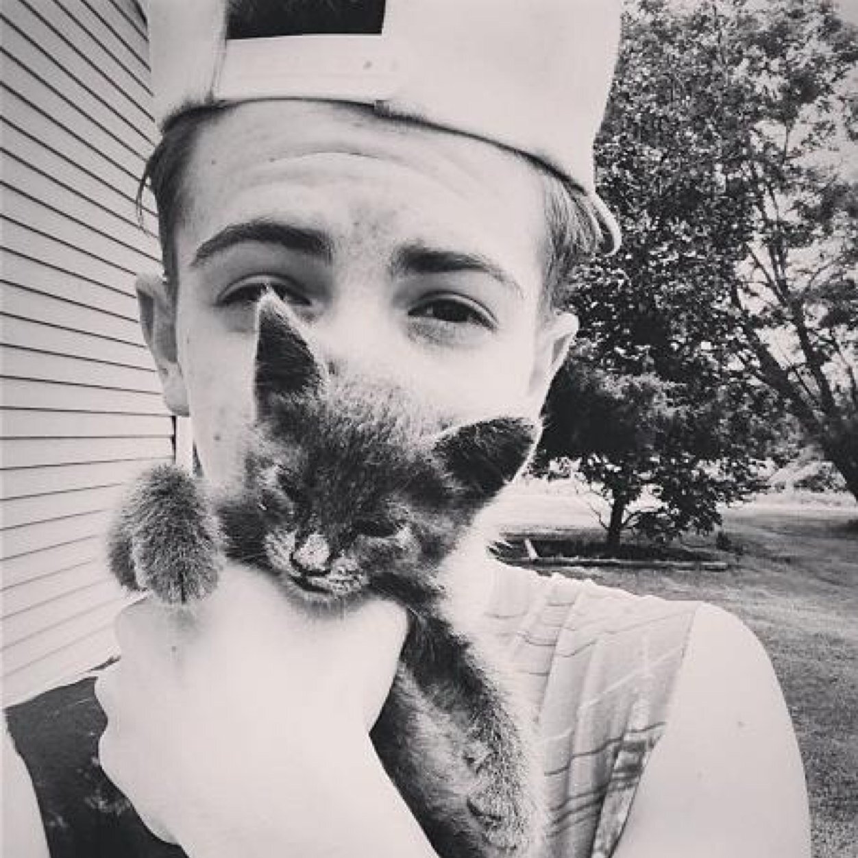 ImJoshHarries's profile picture. I follow back ;)